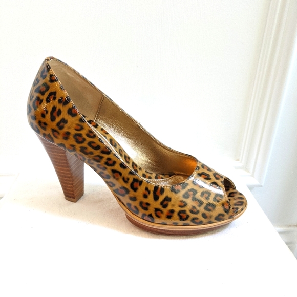 Leather leopard print heels by Sofft - Picture 2 of 13